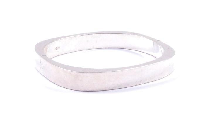 Браслет жесткий, серебро 925 проба (Турция) — от 884.52 руб. в сети магазинов DIAMANTE забронировать в магазине Браслет жесткий, серебро 925 проба