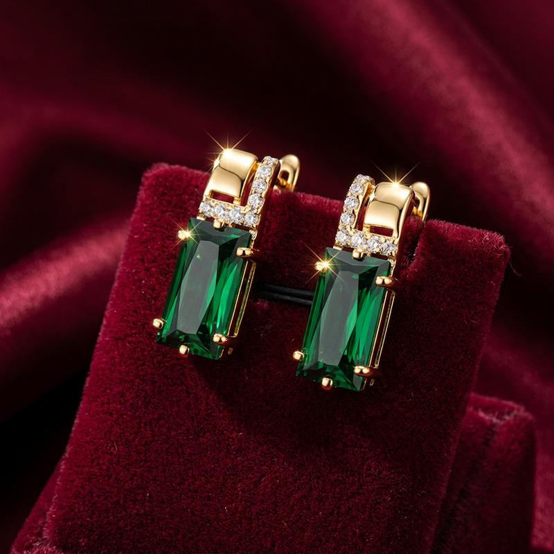 Серьги с английским замком GRANAT JEWELRY, красное золото 585 проба, вставка изумруд (GRANAT JEWELRY, Россия) — от 2085.68 руб. в сети магазинов DIAMANTE забронировать в магазине Серьги с английским замком GRANAT JEWELRY, красное золото 585 проба, вставка изумруд (GRANAT JEWELRY, Россия)